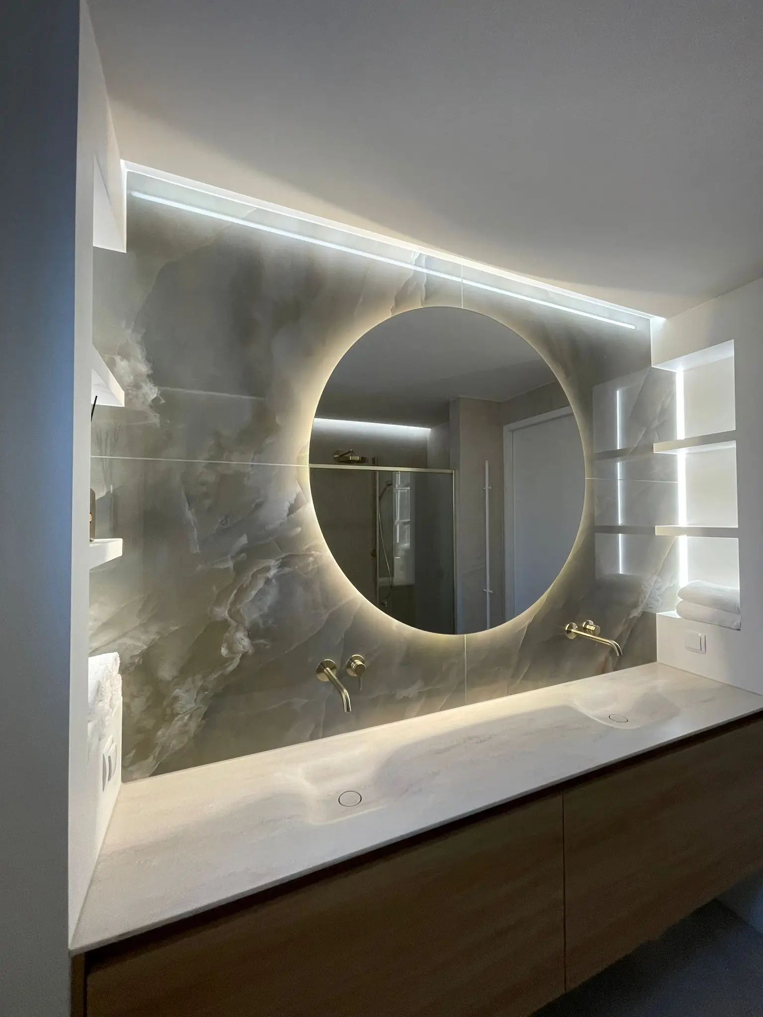Badkamermeubel in een door Droomhuis opgeleverde badkamer